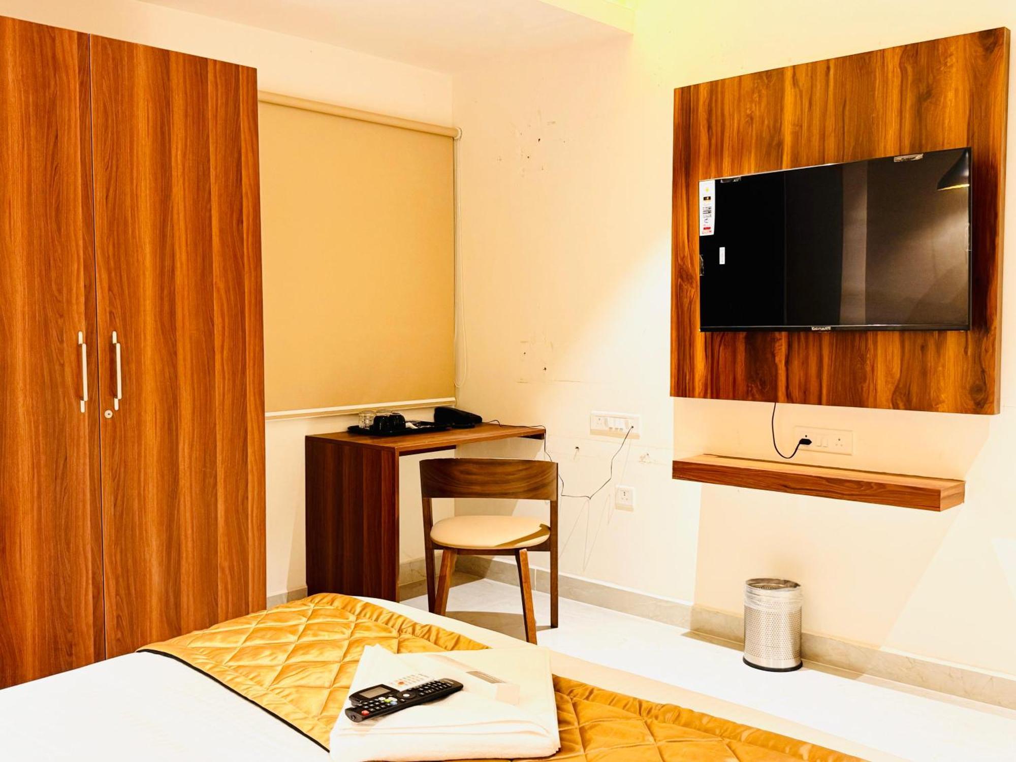Hotel Star Avenue - Indiranagar Бангалор Экстерьер фото