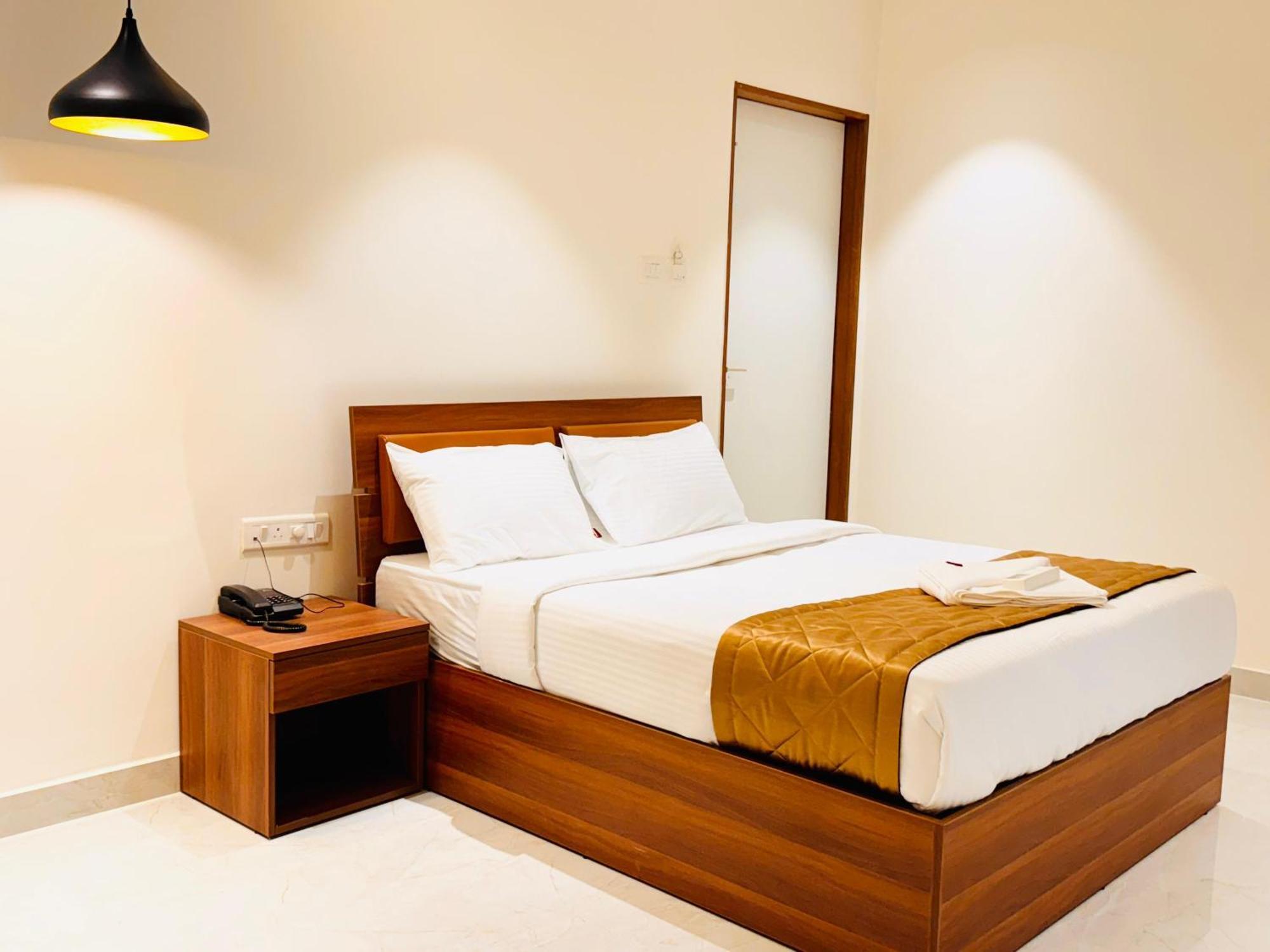 Hotel Star Avenue - Indiranagar Бангалор Экстерьер фото